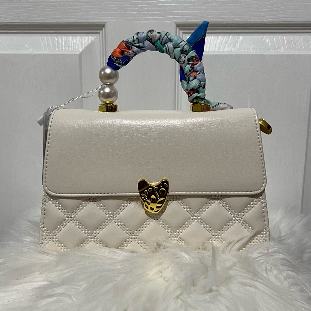 💗 *NEW* Elegant‎ Cream Quilted Handbag